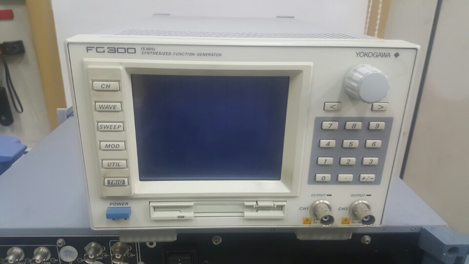 20Vpp 출력 가능 중고함수발생기, 2채널,  YOKOGAWA FG300판매, 렌탈