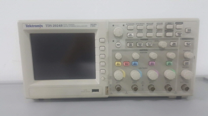 Tektronix TDS2024B  200 MHz Digital Oscilloscopes 4 Channel 벤치 탑 오실로스코프