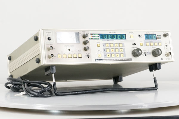 National FM/AM Signal Generator VP-8179B10